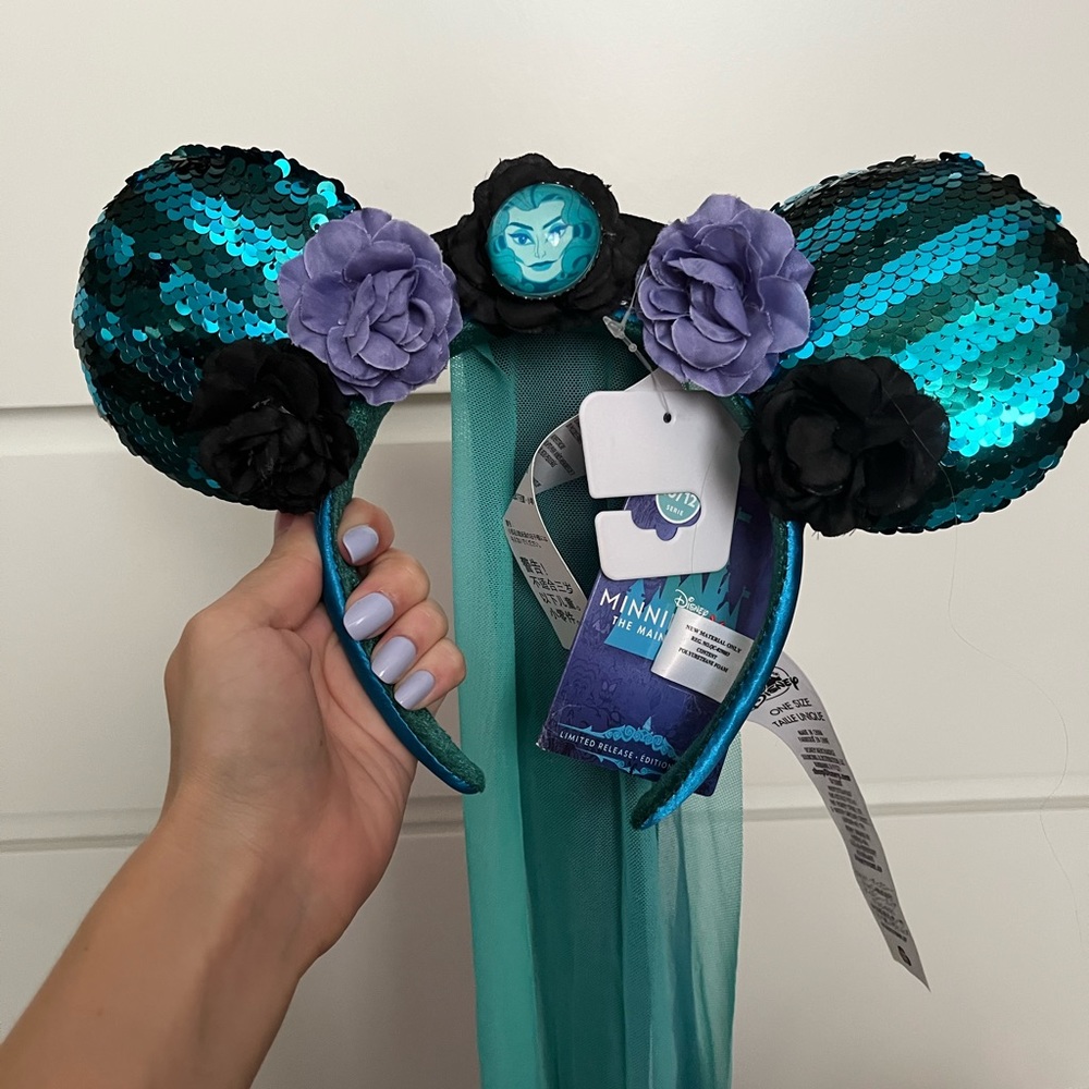 haunted mansion minnie ears